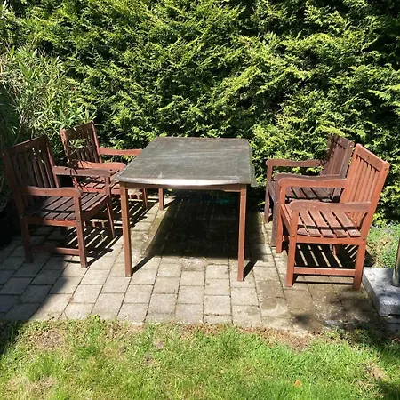 Souterrain Mit Gartenblick * Lachen