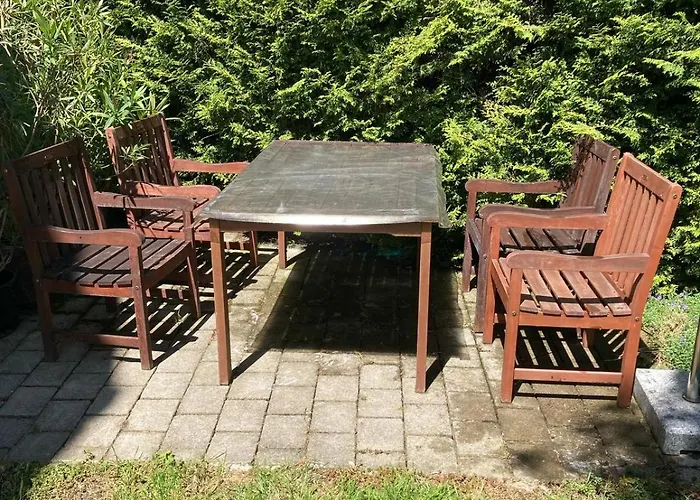 Souterrain Mit Gartenblick * Lachen
